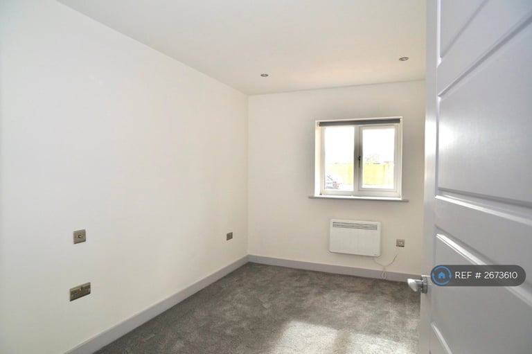 2 bedroom flat in Long Close Lane, Leeds, LS9 (2 bed) (#2673610)
