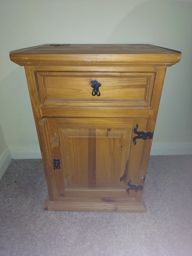 Wardrobe and side table 