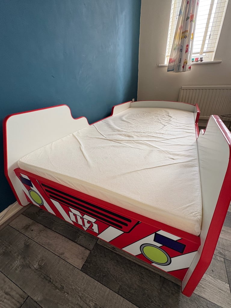 Fire engine toddler bed