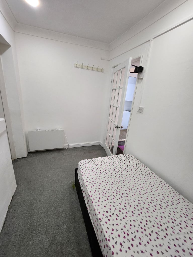 2 Bed Flat with Garden to Rent in E15