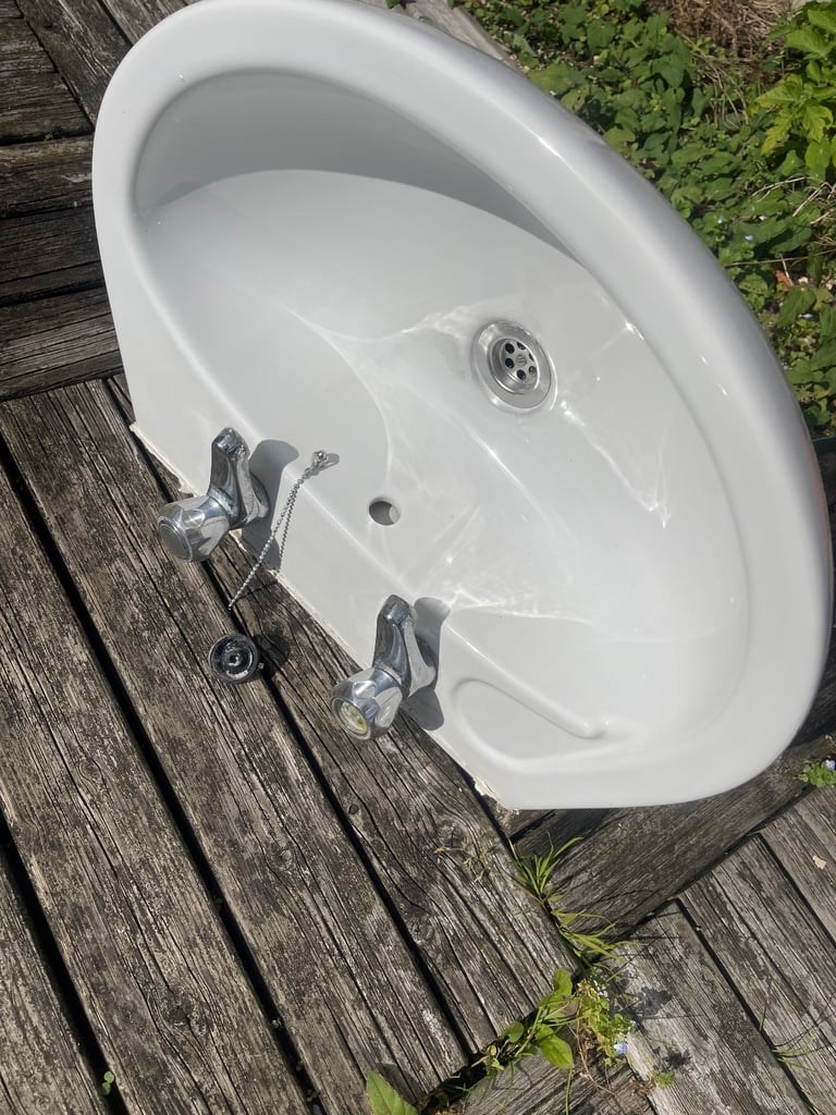 Sink with pedestal