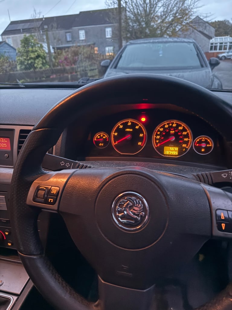 Vauxhall, VECTRA, Hatchback, 2005, Manual, 1910 (cc), 5 doors