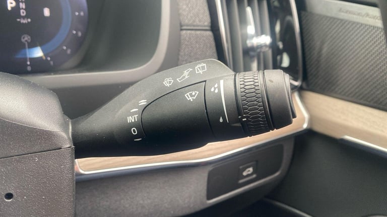 2025 Volvo XC90 Plus, B5 AWD Mild hybrid, Petrol, Dark, 7 Seats ESTATE Petrol/Electric Hybrid Aut...