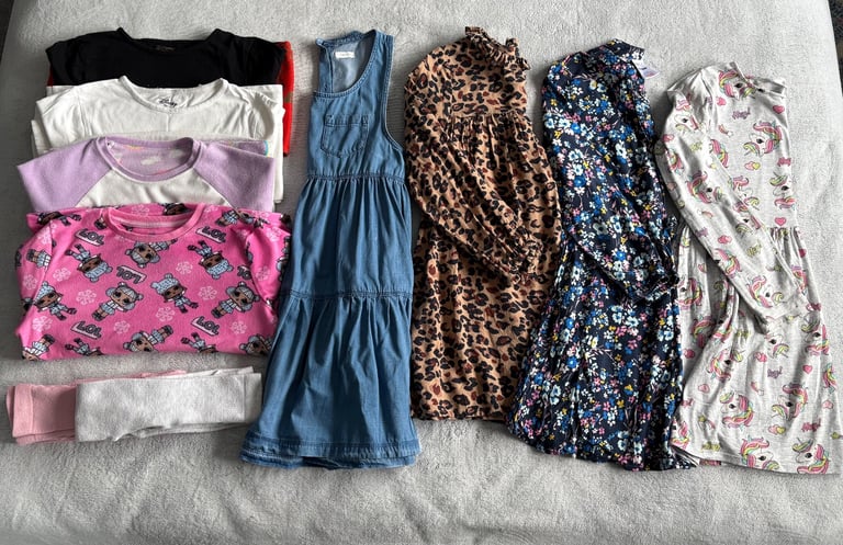 Big bundle of clothes 8-9 years 52 items 