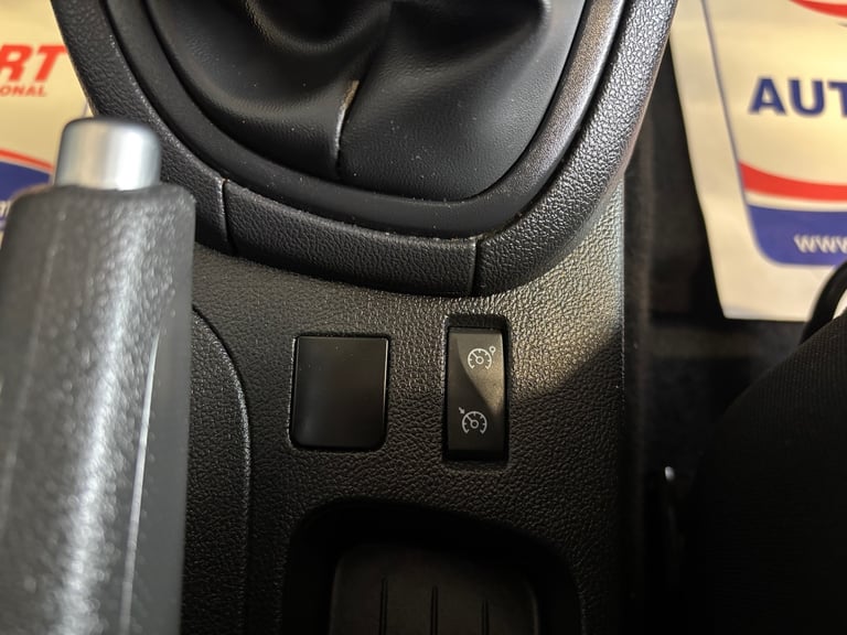 2016 Renault Clio 1.2 16V Play 5dr HATCHBACK Petrol Manual