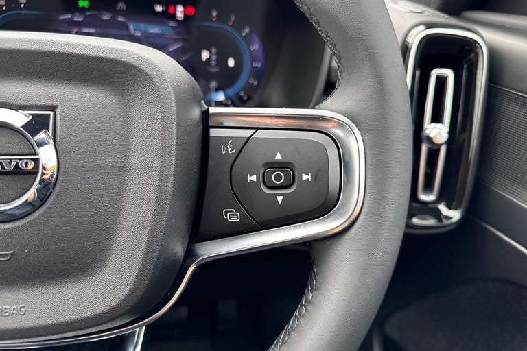 2023 Volvo XC40 2.0 B3 MHEV Plus DCT Auto Euro 6 (s/s) 5dr SUV PETROL Automatic