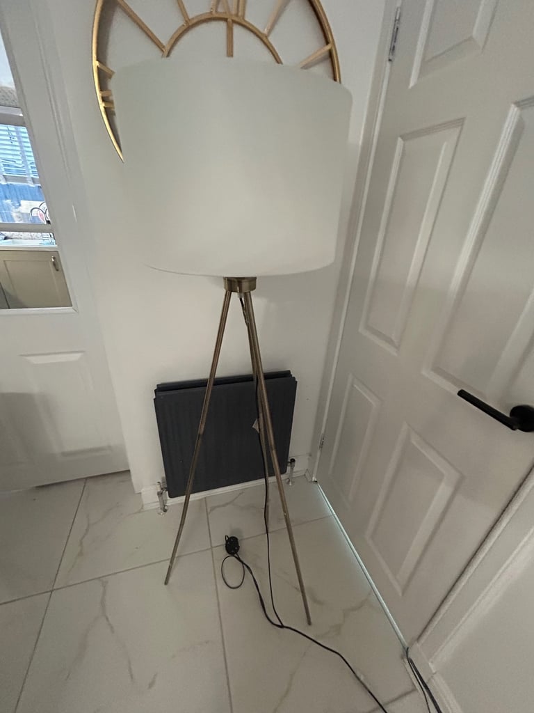 Gold clock, tables mirror lampsx2 vases 