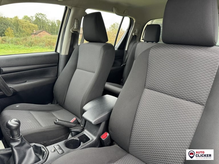 2020 Toyota Hilux 2.4 D-4D Active Pickup Extended Cab 4dr Diesel Manual 4WD Euro 6 (3.5t) (15 Pic...