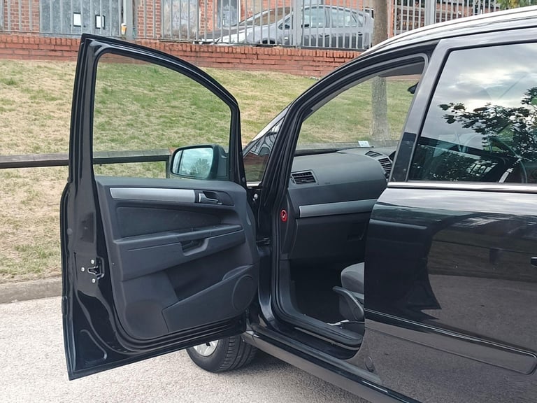 2012 Vauxhall Zafira 1.6 16V Design Euro 5 5dr (SNav) MPV Petrol Manual