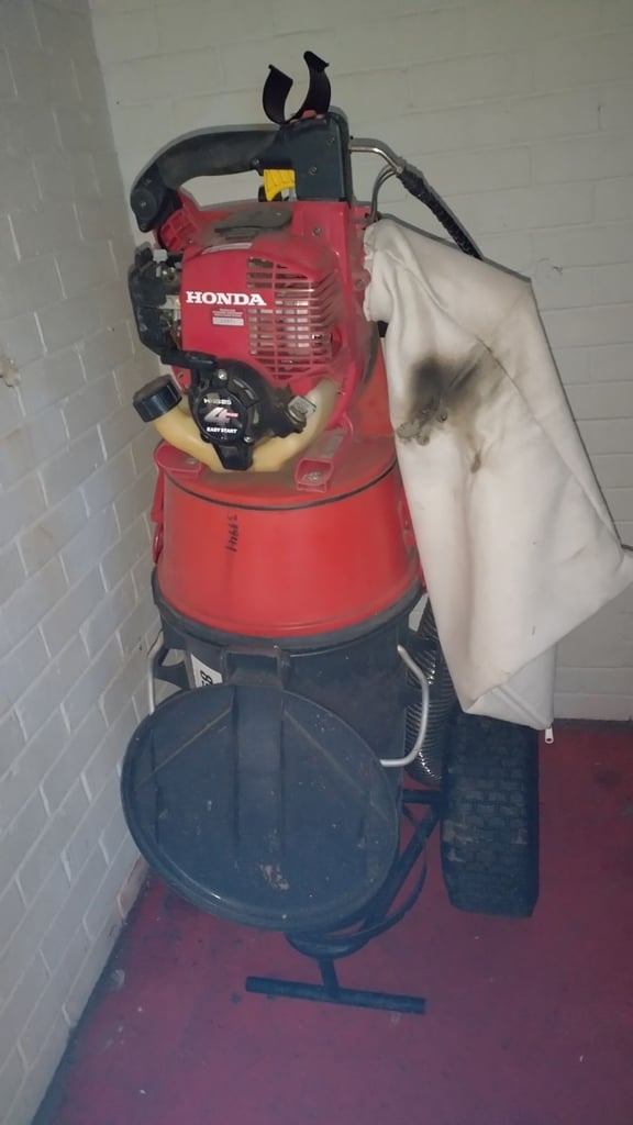 image for trafalgar paddock cleaner muck poo pc50 honda engine pedestrian leaf collector horse alpaca