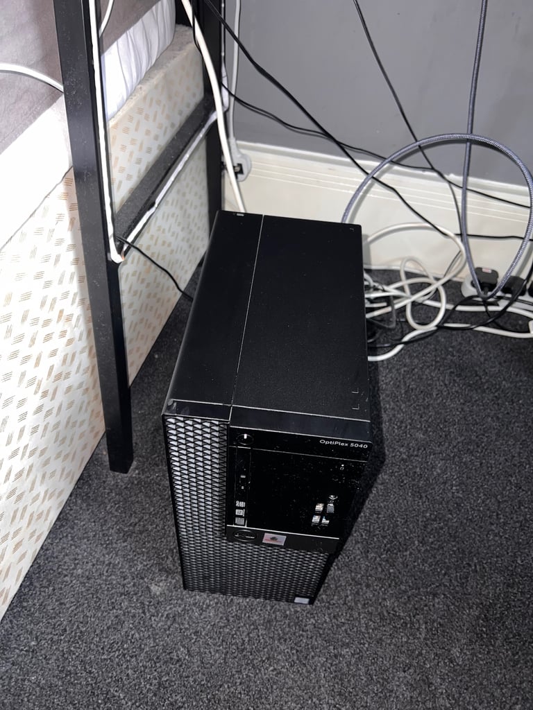 Dell Optiplex 5040  (256GB SSD, Intel Core i5-6500, 3.2GGHz, 16GB) Desktop
