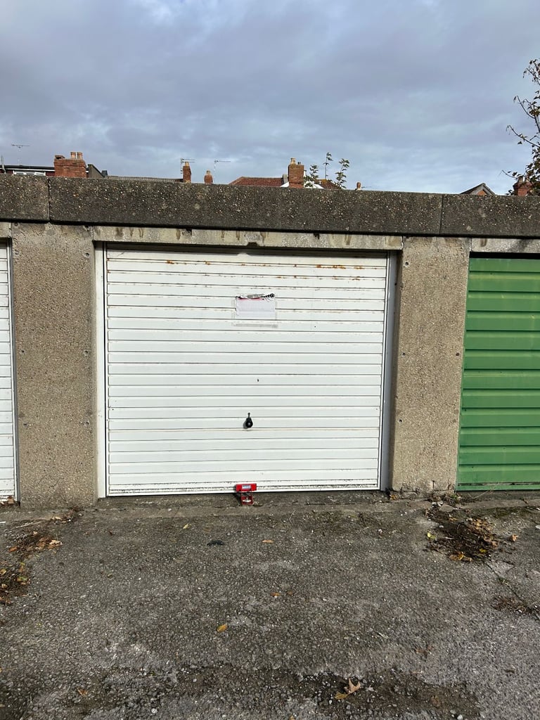 image for Rent Garage Severn Road Weston
