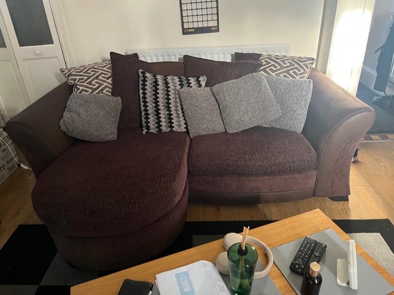 image for 2 matching sofas 