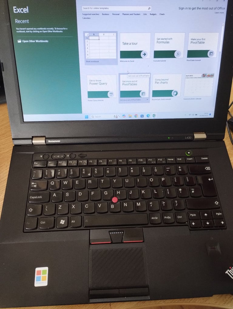 Windows 11, 16GB RAM, i5, 150GB SSD Solid State + 320GB HDD, FULL MICROSOFT OFFICE, Webcam, DVD.