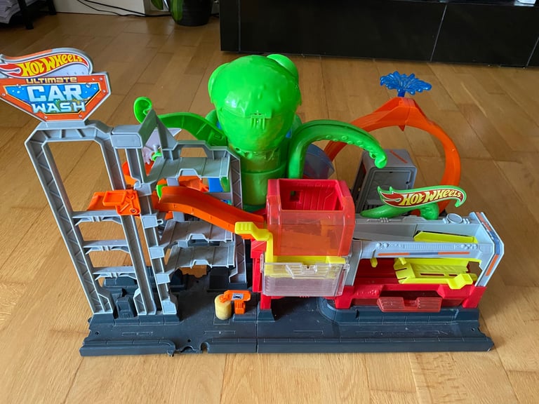 Hot wheels Car Wash set.