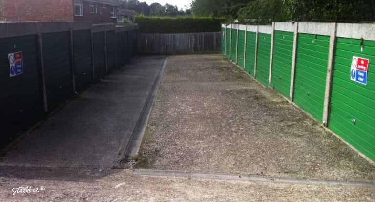 Garage to rent in Watford (WD25) | Stashbee