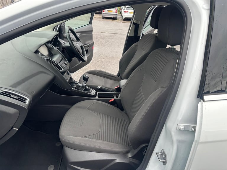 2016 Ford Focus 1.0T EcoBoost Titanium Euro 6 (s/s) 5dr HATCHBACK Petrol Manual