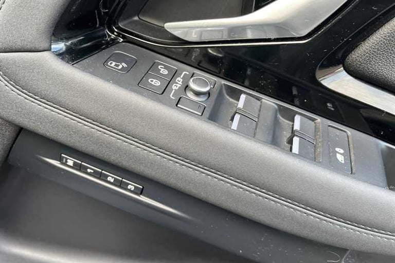 2020 Land Rover Range Rover Evoque 2.0 D180 MHEV R-Dynamic SE SUV 5dr Diesel Auto 4WD Euro 6 (s/s...