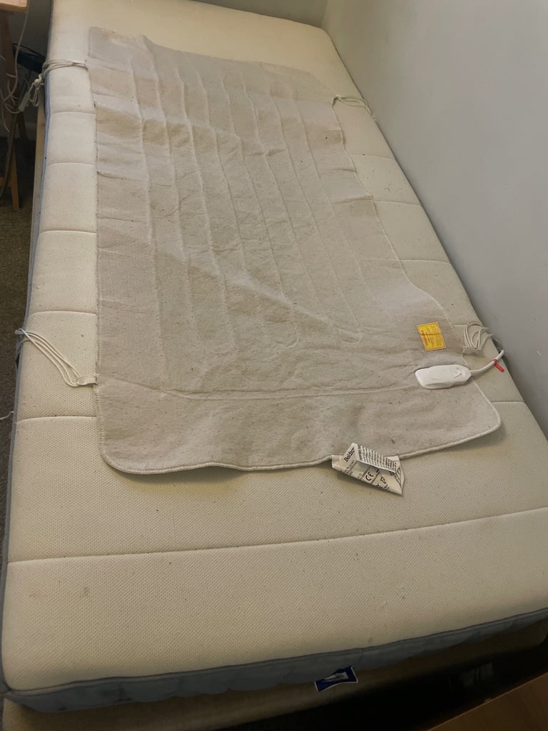 Single base bed and comfortable mattress electric blanket included 