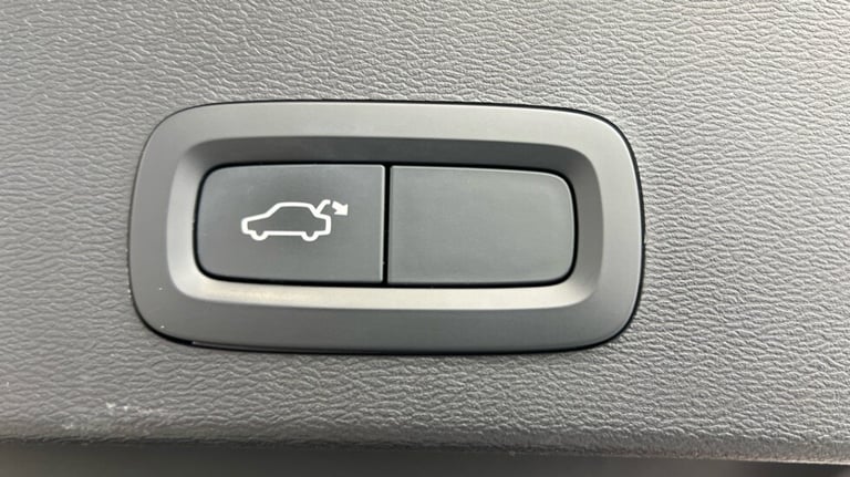 2021 Volvo XC40 R-Design, T3 automatic (Power Tailgate, Rear Park Assist) Estate Petrol Automatic
