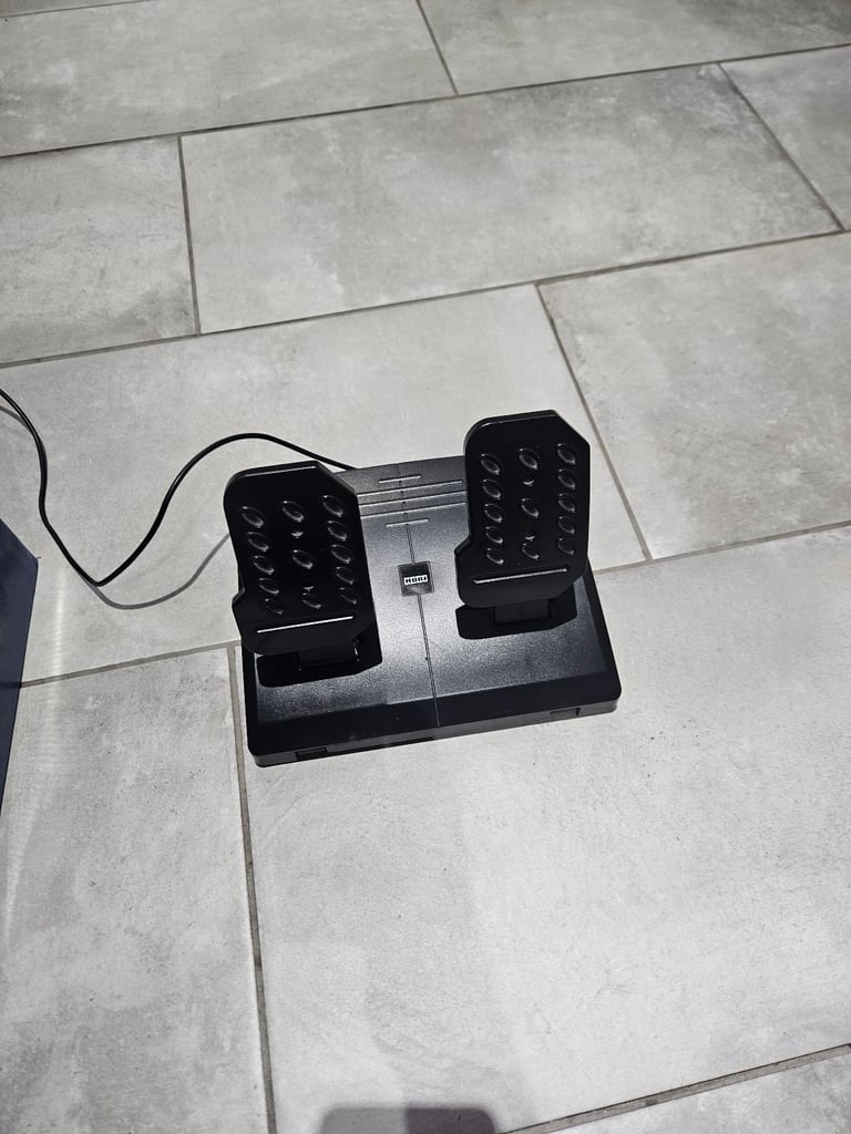 PlayStation 4 500gb with hori apex wheel and 23games