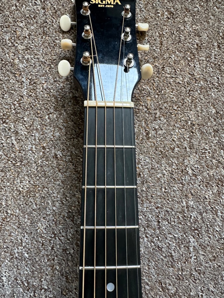 Sigma GJM SG100+  electro acoustic guitar + Hard Case + Daddario Humidity pack