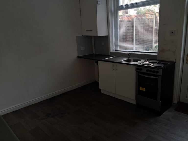 Two bedroom Entire House to Rent in Oldham Town Centre 