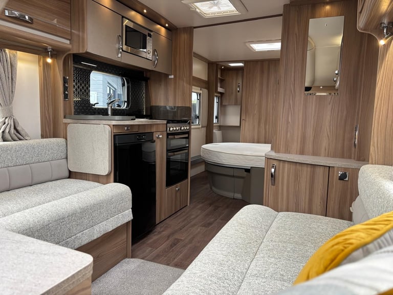 2020 Swift Fairway Platinum 880 8ft Wide, Transverse Island Fix Bed WAS £21,995