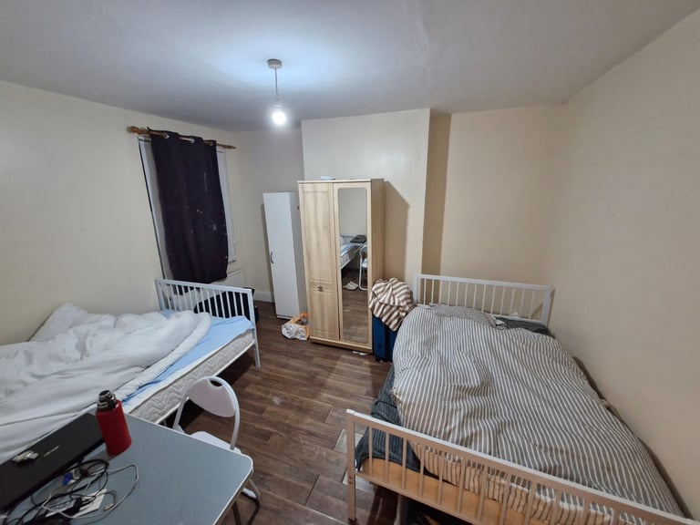 Spacious and Cosy Double Room for Rent in - CH42 7HB