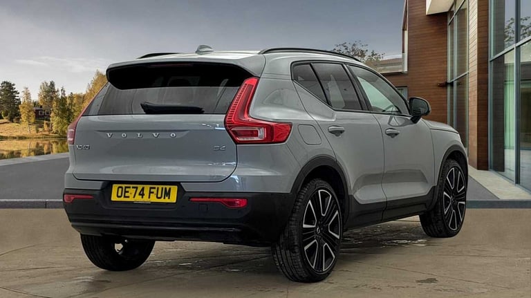 2024 Volvo XC40 2.0 B4P Ultra Dark 5dr Auto SUV Petrol Automatic