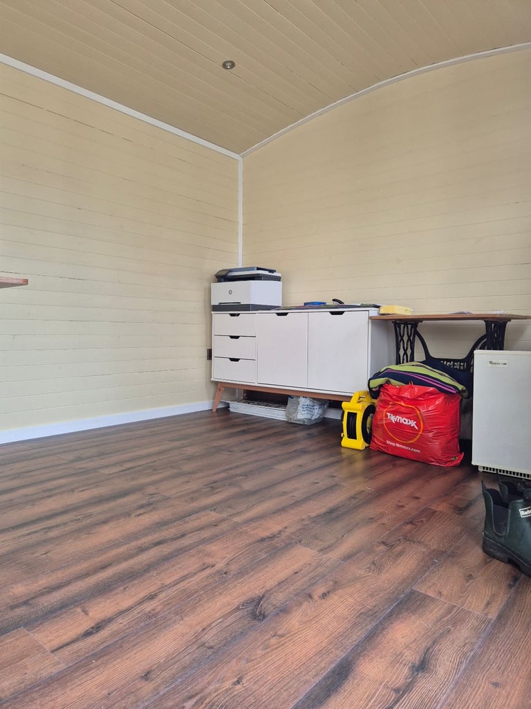 Shepherds hut, home office, log cabin