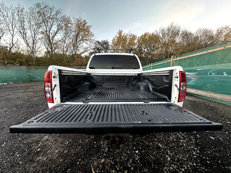 2013 Nissan Navara 3.0 dCi V6 Outlaw 4WD Diesel 4-Door Diesel