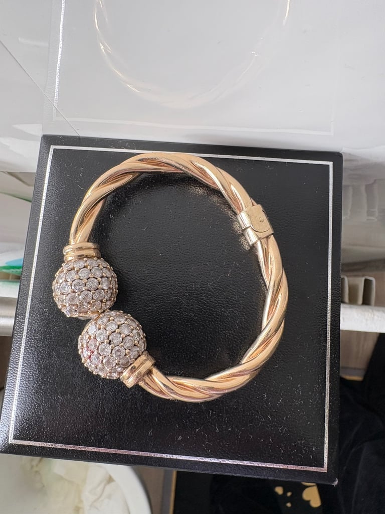 9ct gold bangle 33.8 grams
