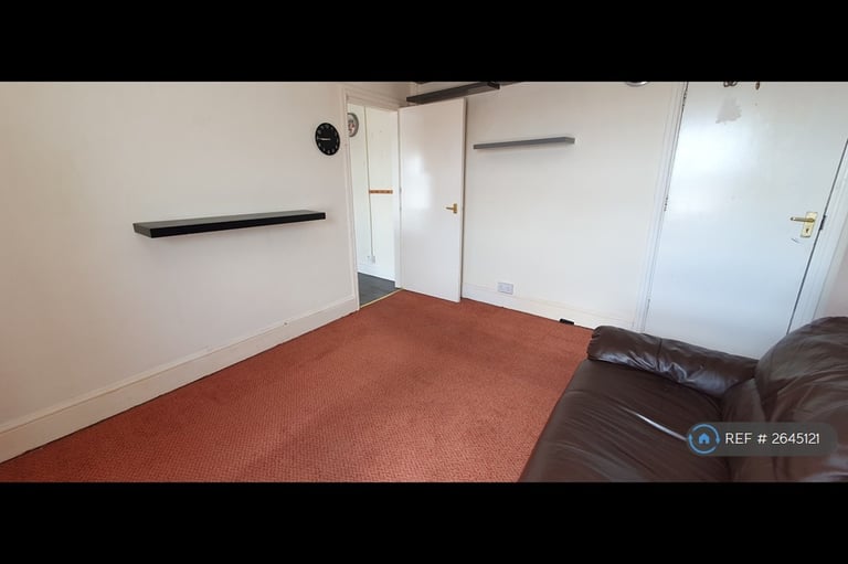Studio flat in Springfield House, Ilkeston, DE7 (#2645121)