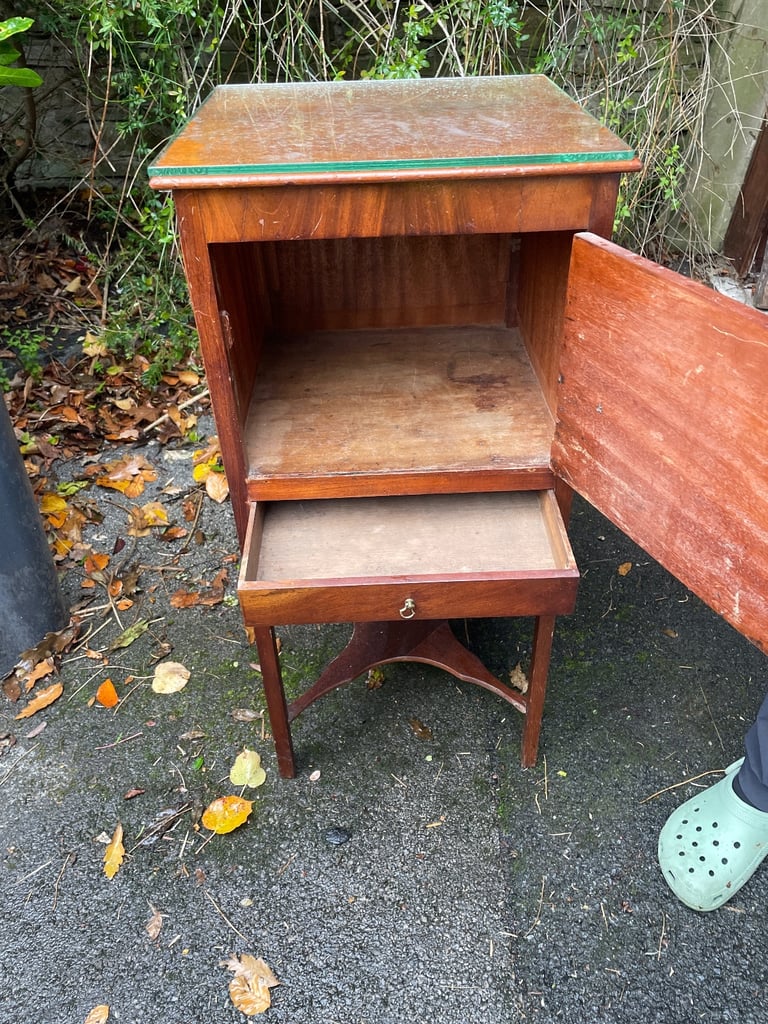 Bedside table free collection 