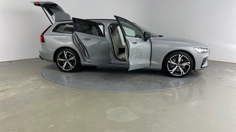 2025 Volvo V60 Plus, B4 Mild hybrid, Petrol, Dark Estate Petrol Automatic