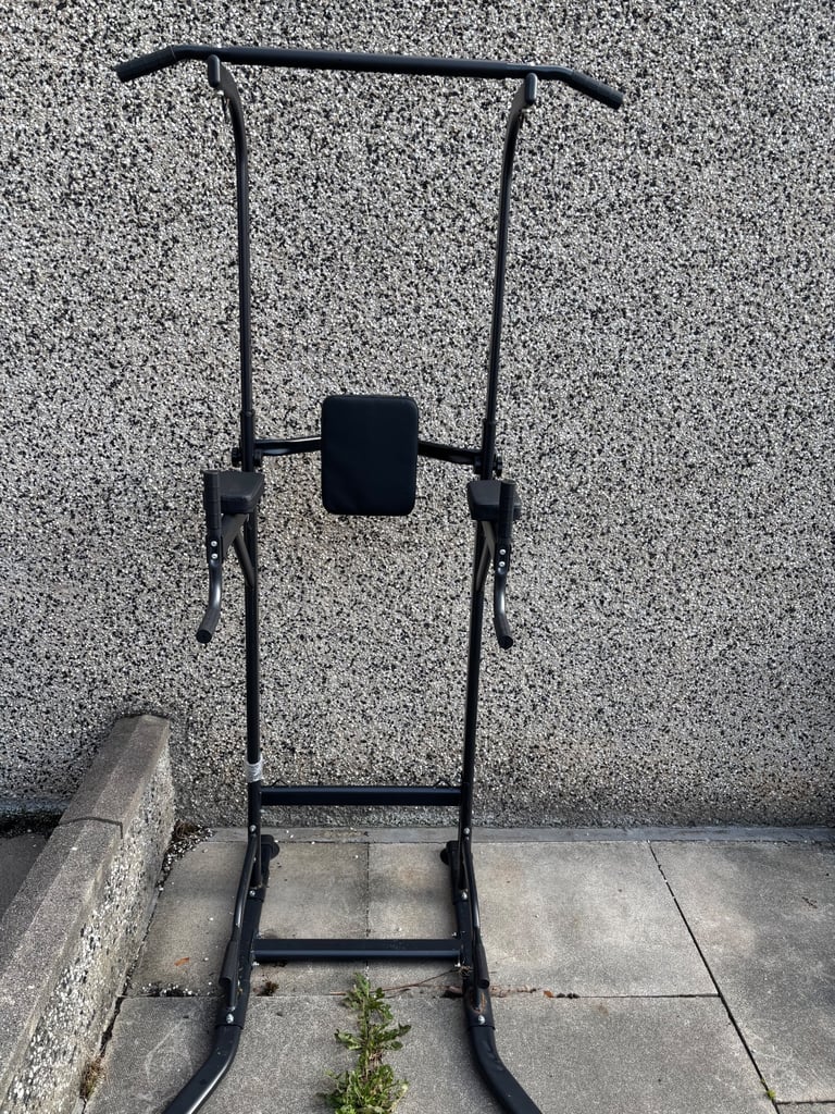 image for Dip and pull up station 