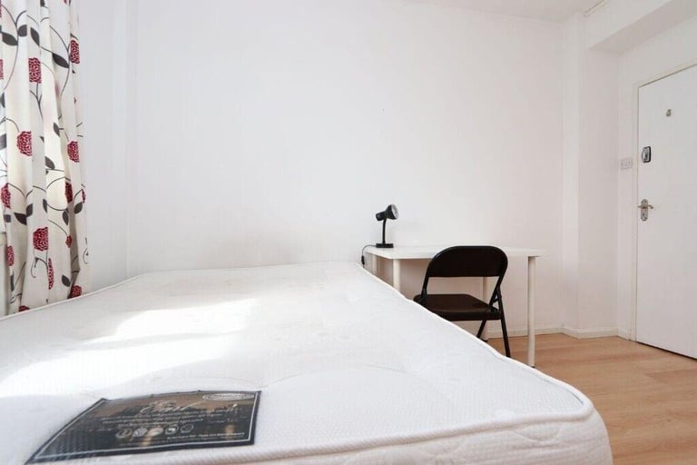 Whitechapel Big Double room available Today