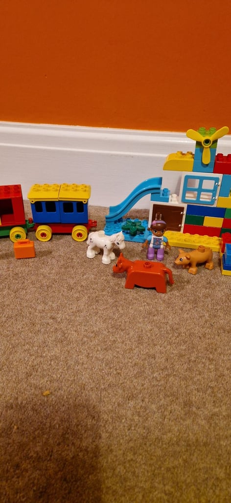 LEGO DUPLO BUILDING, TRAIN AND FIGURES. EXCELLENT CONDITION.