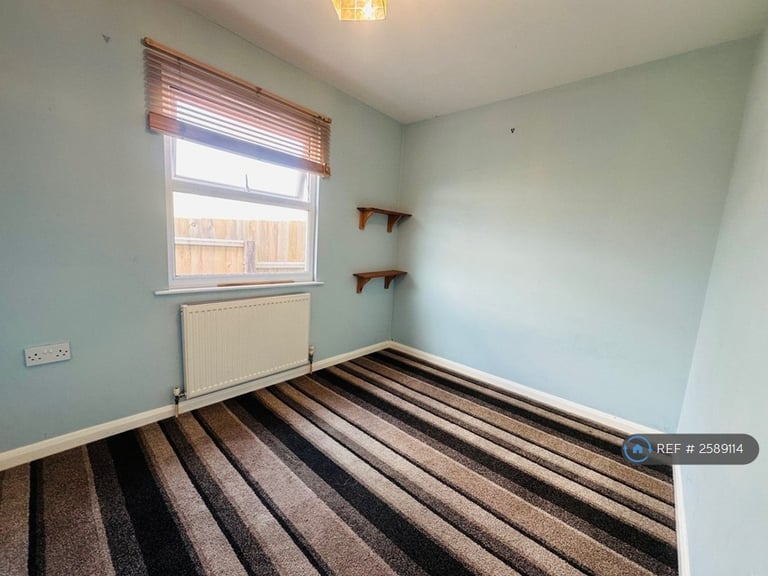 3 bedroom house in Marsh Road, Cowes, PO31 (3 bed) (#2589114)