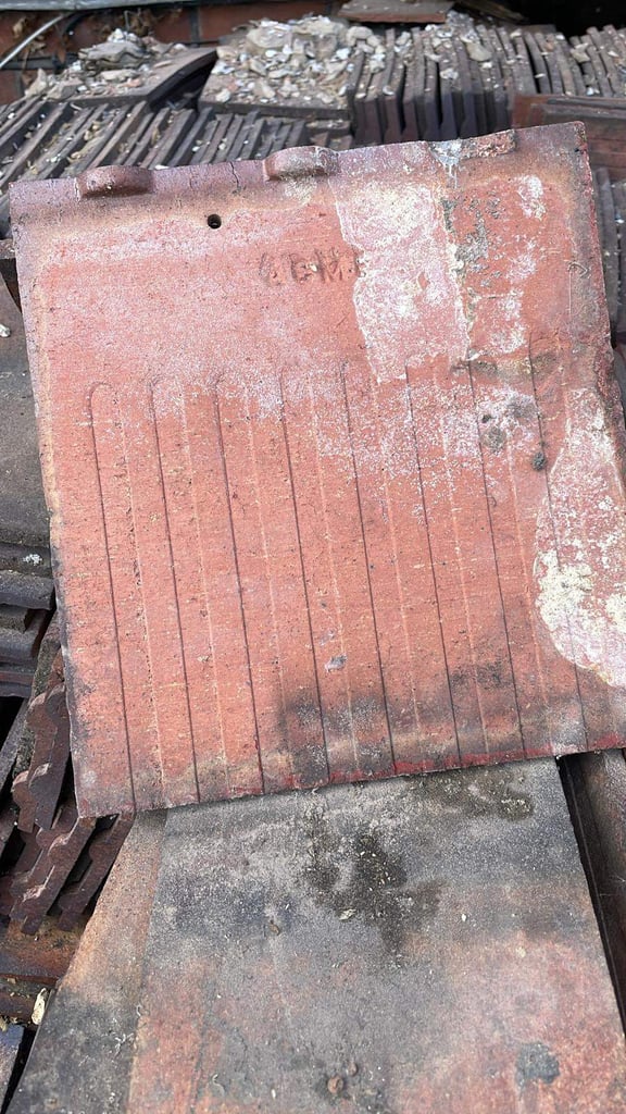HUGE SAVING on Rosemary Medium Mixed Brindle Roof Tiles - Over 2000 Available! (NW10)