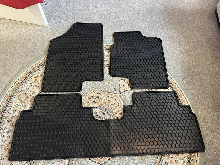 image for Kia Venga genuine rubber mats new! Cost £67