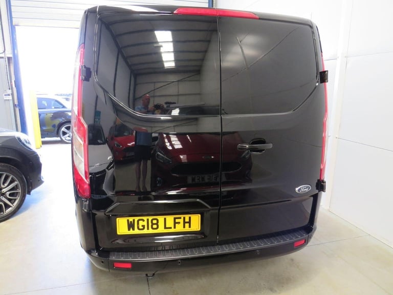 FORD TRANSIT CUSTOM 300 Limited Camper Van - Day Van - Motohome Black Manual Die