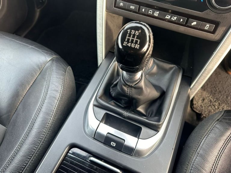 2017 Land Rover Discovery Sport 2.0 TD4 SE Tech SUV 5dr Diesel Manual 4WD Euro 6 (s/s) (180 ps) E...