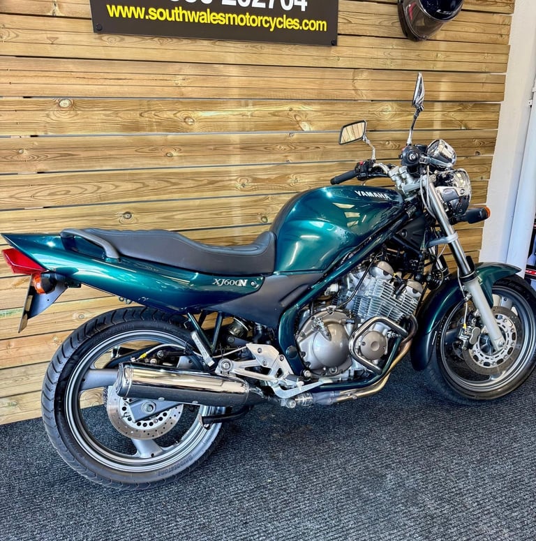 Yamaha XJ600 (naked Diversion) / Y Reg 2001 / ONLY 5449 MILES!