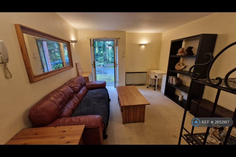 1 bedroom flat in Rusholme, Manchester, M14 (1 bed) (#2652187)