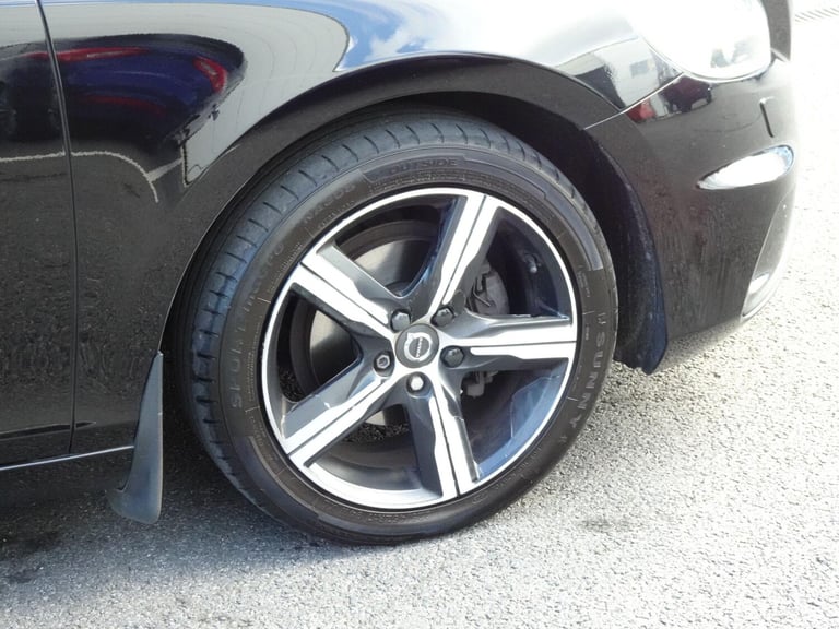 2019 Volvo V40 2.0 D2 R-Design Edition Euro 6 (s/s) 5dr HATCHBACK Diesel Manual