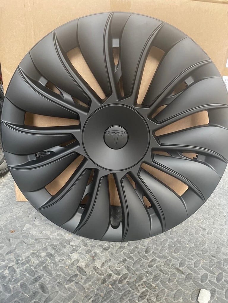Tesla model y hubcaps 2024 and prior. 