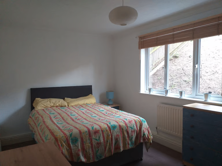 image for Spacious and Cosy Double Room for Rent in - CR7 8FA