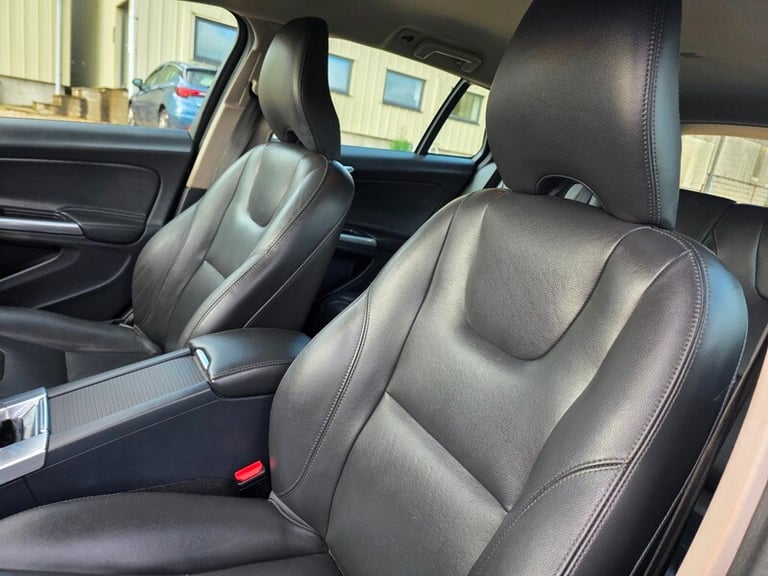 Volvo V60 D4 CROSS COUNTRY SE NAV